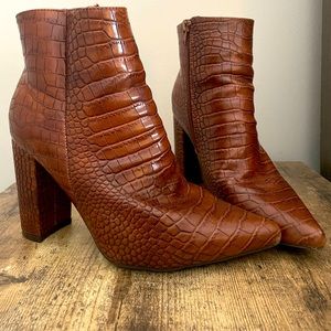 Snakeboot booties!